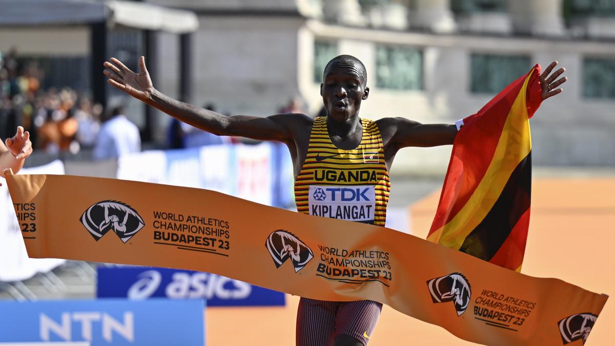 الأوغندي فيكتور كيبلانغات يحصد ذهبية الماراثون في بطولة العالم