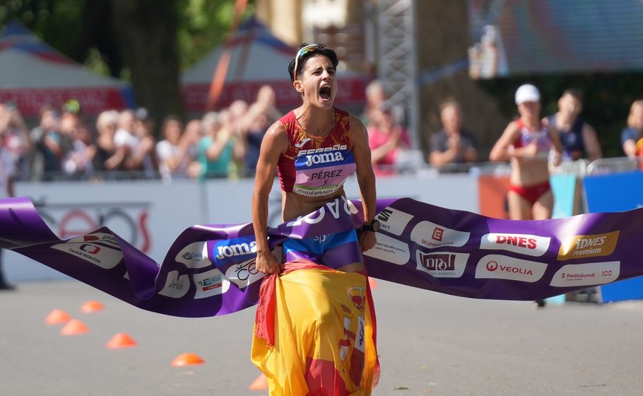 الإسبانية ماريا بيريز تحطم الرقم القياسي العالمي في سباق 35 كيلومتراً